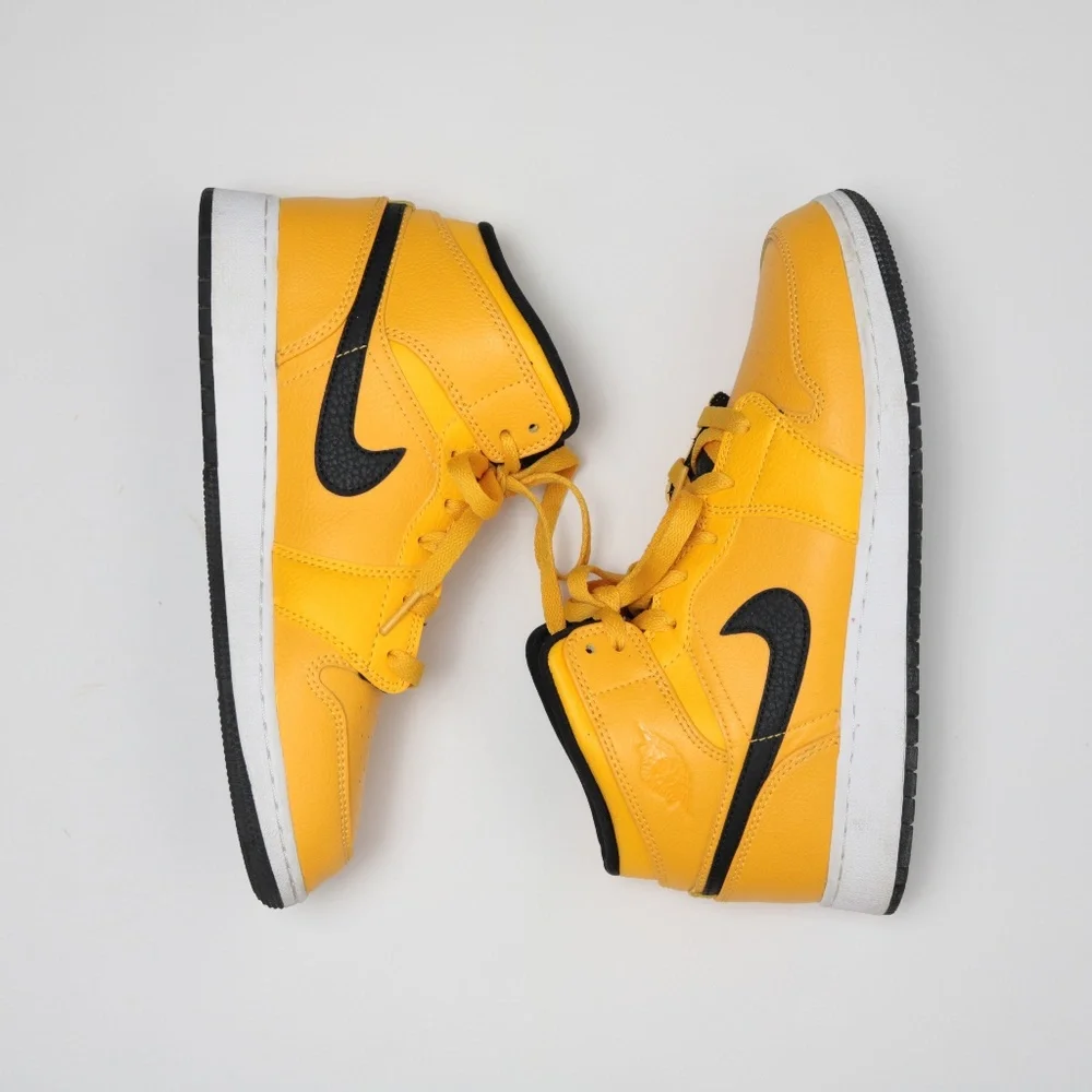 Jordan 1 Mid University Gold Black Sneakers Size 7Y / Women Size 8.5 - Picture 2 of 7